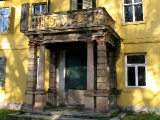 Haupteingang und Balkon des Schloss Cösitz