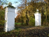 Das Weiße Tor im Park Cösitz