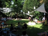 Viele Besucher beim klassikvesper im Schlosspark Köthen