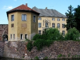 Blick über den Wassergraben auf Südseite