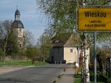 blick_auf_kirche_vom_ortsrand.jpg