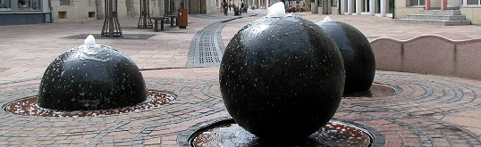 Kugelbrunnen in der Schalaunischen Straße Kugelbrunnen in der Schalaunischen Straße