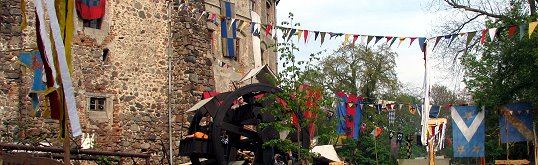 Mittelalterspektakel zur Walpurgisnacht auf der Wasserburg Roßlau